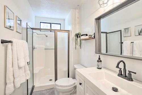 Boho-Chic Home with Game Room Near Lake Gregory! Boho-Chic Home with Game Room Near Lake Gregory!