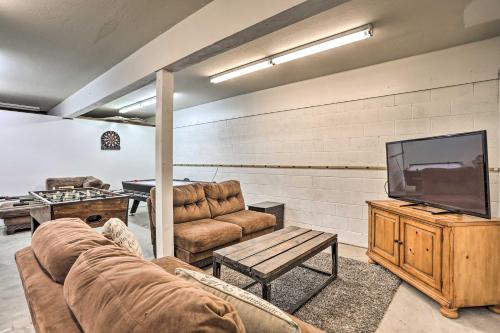 Boho-Chic Home with Game Room Near Lake Gregory! Boho-Chic Home with Game Room Near Lake Gregory!