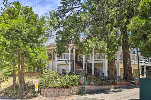 Boho-Chic Home with Game Room Near Lake Gregory! Boho-Chic Home with Game Room Near Lake Gregory!