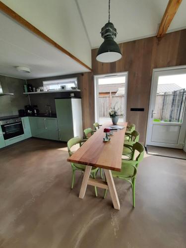 Vakantievilla 10 km van strand honden welkom omheinde tuin sauna buitenbad in Dirkshorn