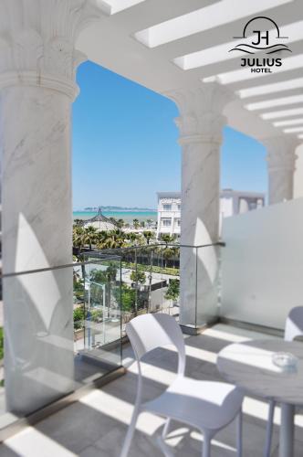 Deluxe Triple Room with Sea View image 5
