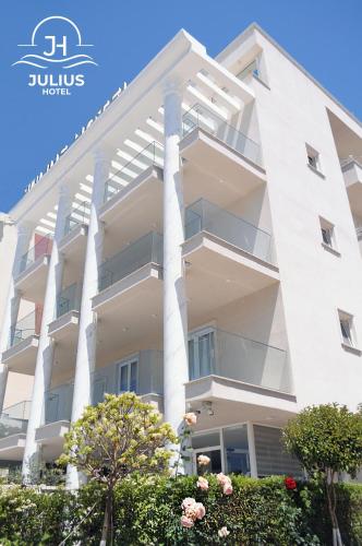 Deluxe Triple Room with Sea View image 7