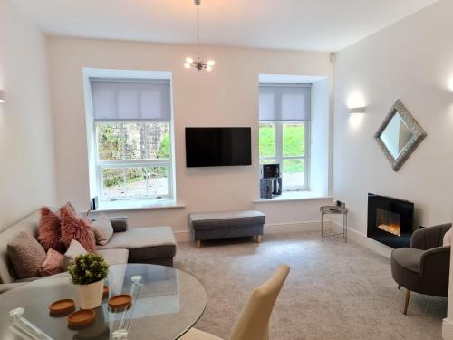 3 Sista's Accommodation Making A Difference For U