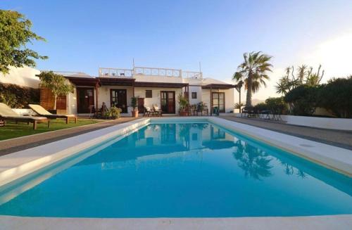  Oasis Surf House Finca in Soo