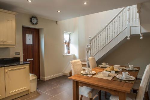 Iekārtas, New Forest Estate Lodges in Tyrrellspass