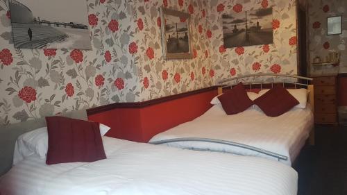 Valdene Hotel Room Type - Family Room with Side Sea View