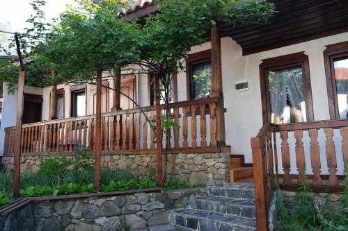 Dārzs, Гостоприемница Георги in Kalofer