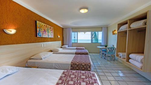 4 twin beds