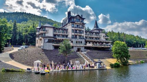 Retro Riverside Wellness Resort - Hotel - Karlovy Vary