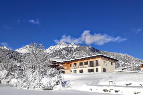 Naturparkferienwohnungen Wolf, Pension in Höfen bei Weissenbach am Lech