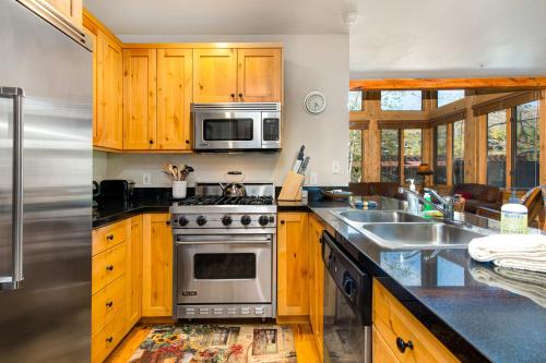 Beautiful Deer Valley Portico Condo - image 8