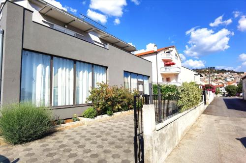 Apartment with Sea View image 8
