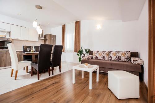 Apartment with Sea View image 5