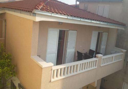 Apartment Jakir-with terrace