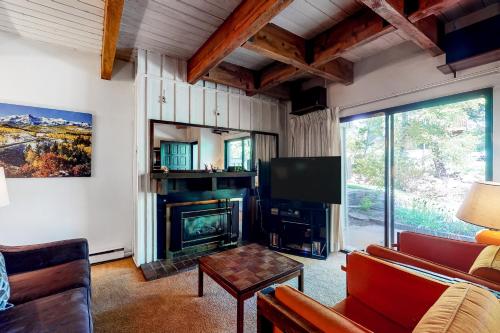 Vail View Drive Condo - main image