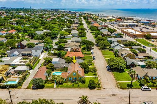 Aqua Breeze by the Sea in Galveston, USA