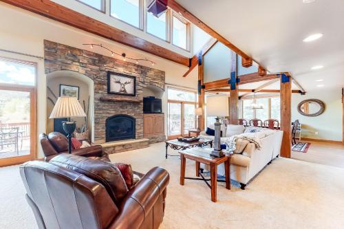 Falcon's Nest Retreat - main image