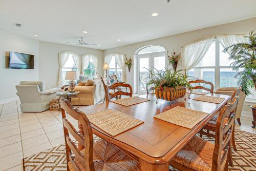 Rosey's Retreat at Sunset Beach - image 3