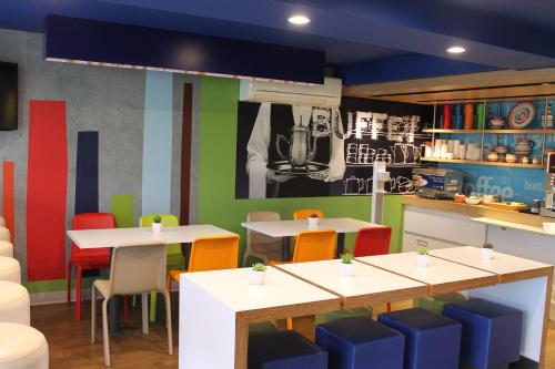 Restaurant, ibis budget Melbourne Airport in Melbourne Tullamarine Airport