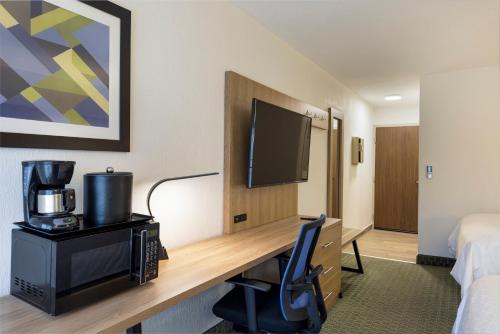 Holiday Inn Express San Jose Airport, an IHG Hotel