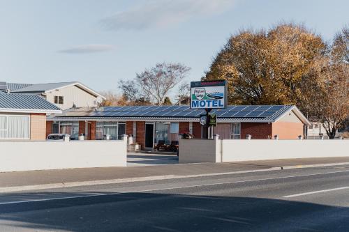 Exterior view, Highway Lodge Motel in Balclutha