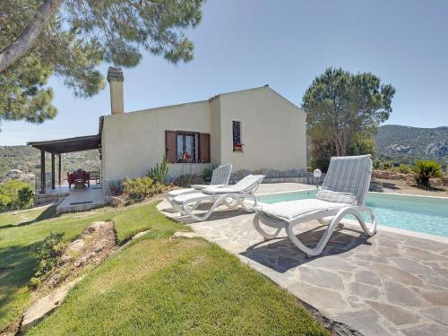 Beautiful Villa in Baia Sardinia with Garden
