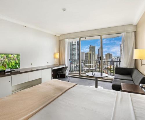 Surfers Paradise Waterfront & City Views