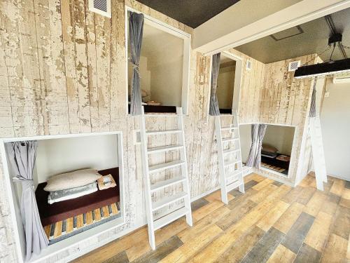 Single Bed in Mixed Dormitory Room