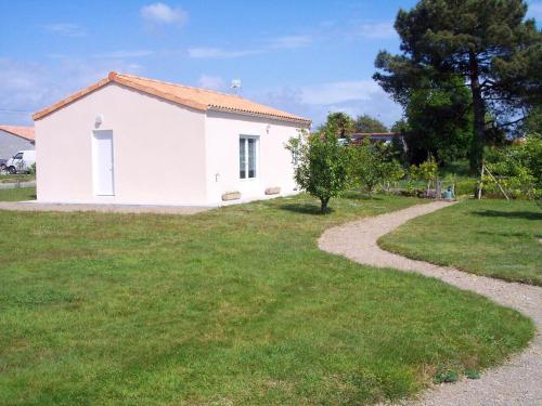 Maison de 2 chambres avec jardin clos et wifi a Les Moutiers en Retz gîte à louer Vue