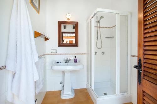 Charming Villa Mateu with fantastic pool - image 2