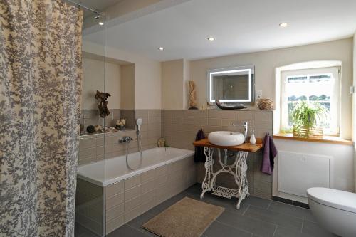 Kamar Mandi, Ferienhaus Eifel 1851 in Pusat Kota Boppard