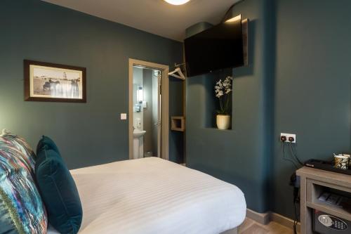 1 double bed