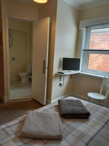 Crofton Guest House - image 2