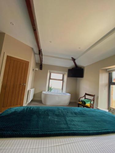 The Lounge Hotel & Bar - image 8