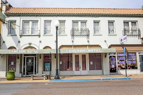 OYO Historic Cameron Hotel Brownsville I-69E