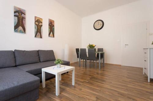 16 C&J's apartment, Vídeň (fotografie 3)
