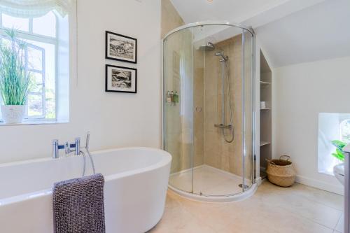 Zuhanyzó, Colebrook Cottage in Blockley