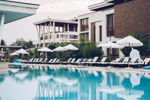 Apolonia Resort