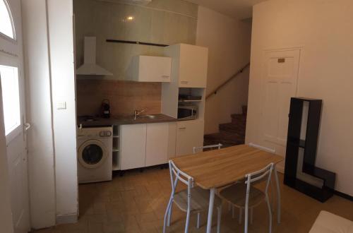 Maison de village -non de standing- à Bages 66 gîte à louer Banyuls-dels-Aspres