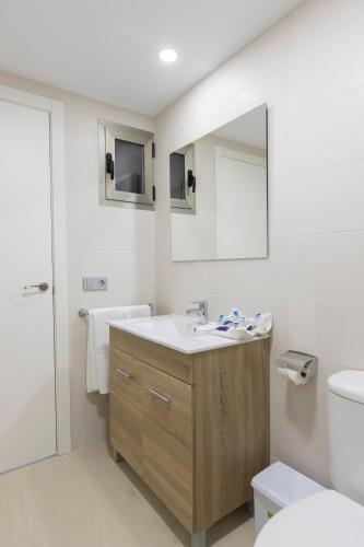 Aparthotel BCL Levante Lux - image 3