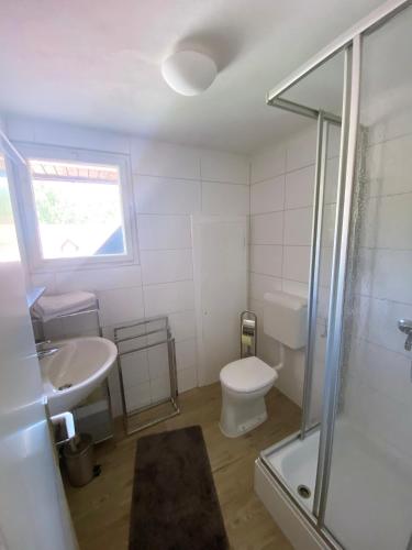 Fürdőszoba, Farmer-Rabensteiner in Bad Gams