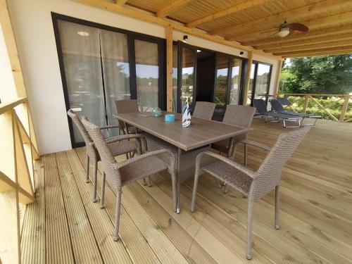 2 bedrooms, 4 beds