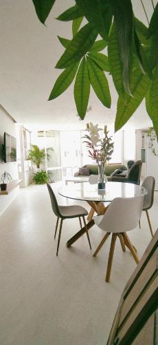 Centric flat level 17 with panoramic terrace overlooking the sea