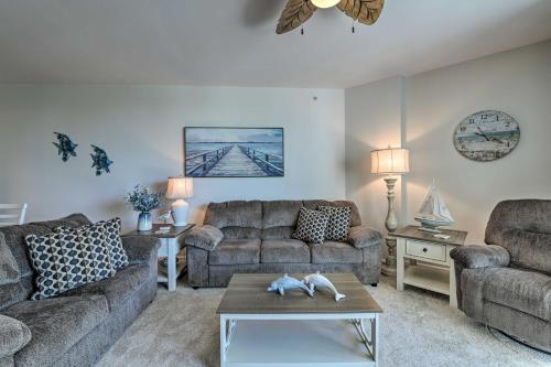 Ideal Destin Destination Condo 1 Mi to Beach - image 2