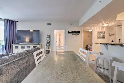 Ideal Destin Destination Condo 1 Mi to Beach - image 5