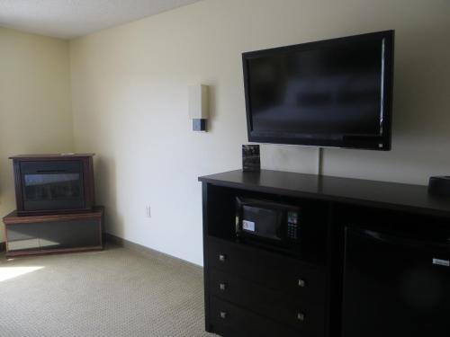Ramada by Wyndham Wisconsin Dells - image 14