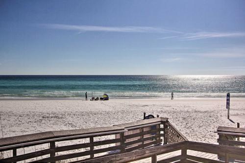 Ideal Destin Destination, Condo 1 Mi to Beach