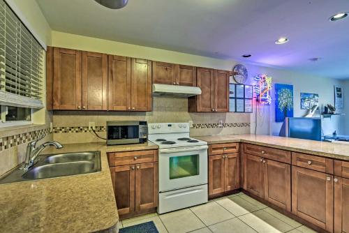 Inviting Family Apartment Less Than 3 Mi From Coast! - image 6