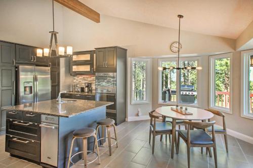 Private Evergreen Hideaway with Deck and Mountain View in Evergreen, USA