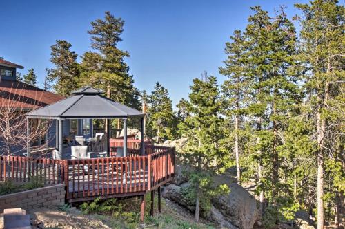 Private Evergreen Hideaway with Deck and Mtn View - Evergreen